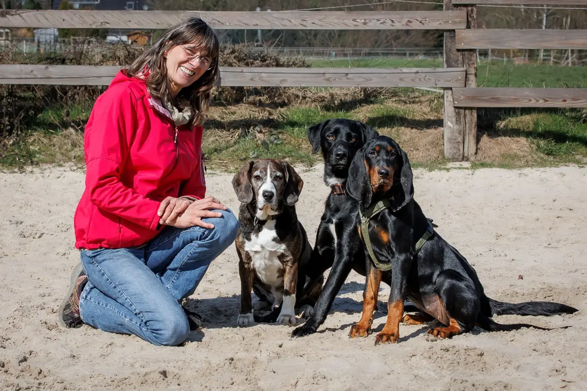 Stefanie Riemer mit ihren 3 Hunden – HundeschuleN Dortmund